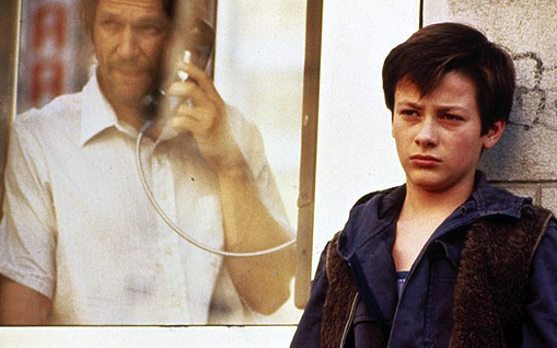 Jack(Jeff Bridges) and his son Nick (Edward Furlong) in American heart Jack(Jeff Bridges) and his son Nick (Edward Furlong) in American heart