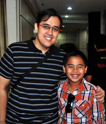 Sam backstage with agent Mr. Lorenzo Manalang Sam backstage with agent Mr. Lorenzo Manalang