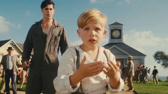 Pepper Flynt Busbee (Jakob Salvati) and his brother London (David Henrie)