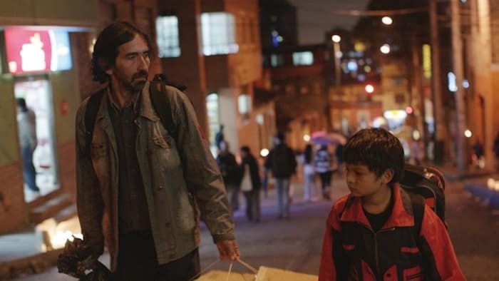 Gabriel (Carlos Fernando Pérez ) with his son Eric (Brayan Santamarià)